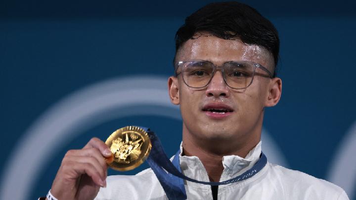 Rizki Juniansyah, seorang lifter putra Indonesia, telah berhasil mempersembahkan